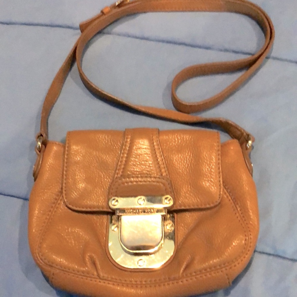 Michael Kors camel colored Medium Hobo Handbag Leather. Nice shape.